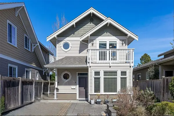 2328 Oakville Ave, Sidney BC V8L 0B5 - 3 bed, 3 bath in Sidney