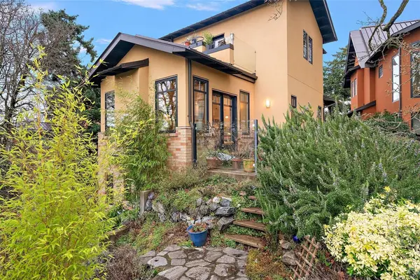 849 Dunsmuir Rd # 3, Esquimalt BC V9A 5B8