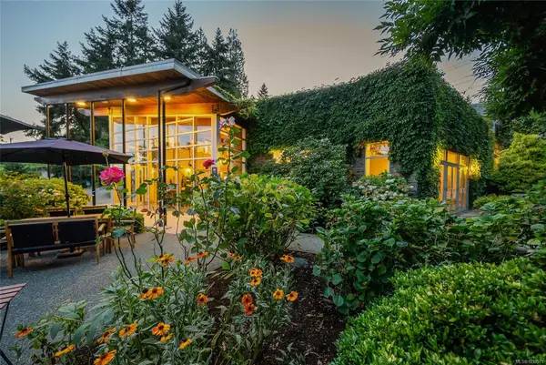 6552 North Rd, Duncan BC V9L 6K9