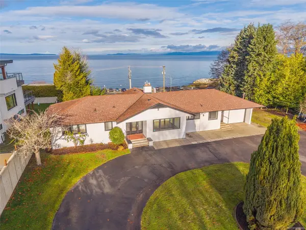 441 Memorial Ave, Qualicum Beach BC V9K 1G8