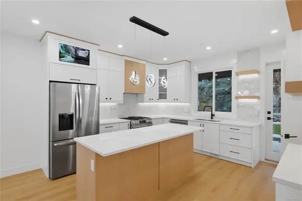 2090 Kingbird Dr, Langford BC V9B 0E7