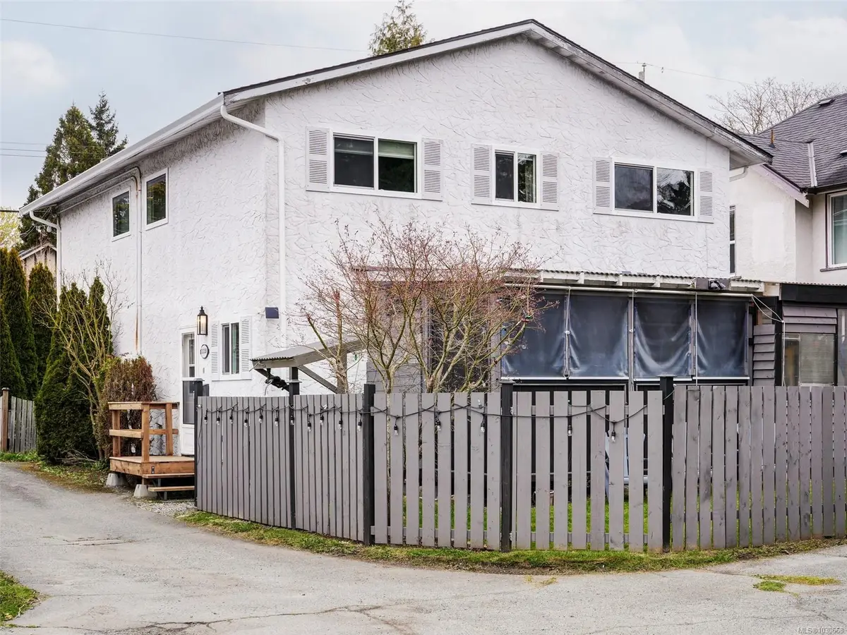 1119 Wychbury Ave, Esquimalt BC V9A 5K9 — Pending Sale in Esquimalt