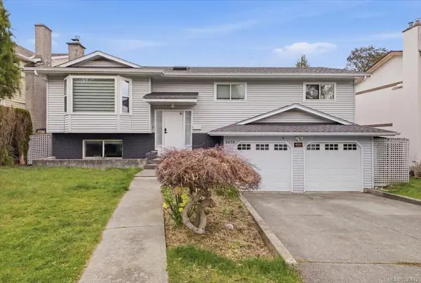 2079 Bay St, Nanaimo BC V9T 4V6 - 5 bed, 3 bath in Nanaimo