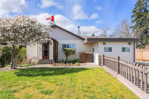 154 Columbia St, Nanaimo BC V9V 4L9 - 4 bed, 2 bath in Nanaimo