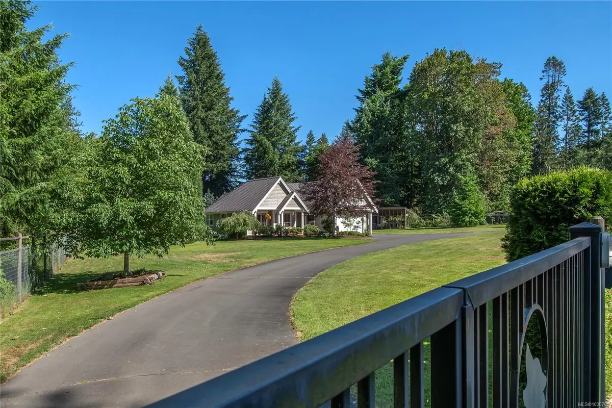 2435 Charleville Rd, Campbell River BC V9W 4N4