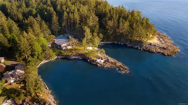 236 Gulf Dr, Galiano Island BC V0N 1P0 - 4 bed, 3.0 bath in Galiano Island
