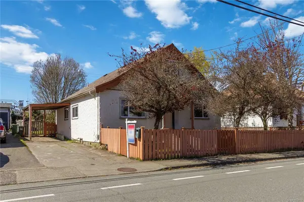 938 Hereward Rd, Victoria BC V9A 4C8