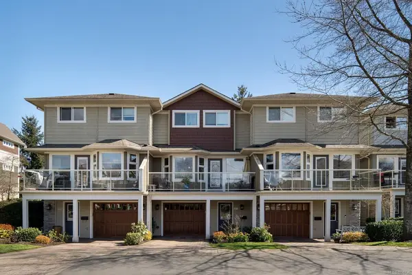 531 Heatherdale Lane, Saanich BC V8Z 0A4 - 3 bed, 4 bath in Saanich