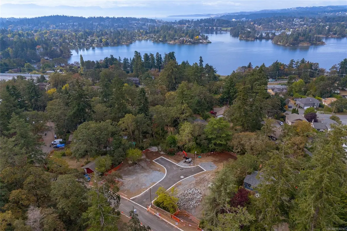 3801 Madaric Pl, Saanich BC V8Z 2N1