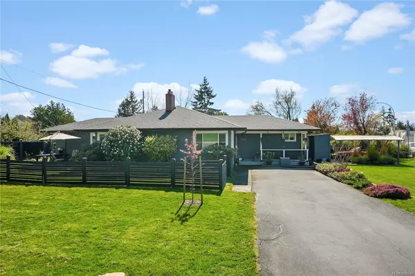 1709 McRae Ave, Saanich BC V8P 1H9