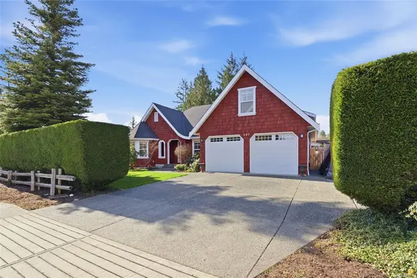 647 Temple St, Parksville BC V9P 1B4 - 3 bed, 3 bath in Parksville