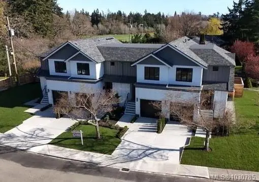 3513 Henderson Rd #2, Oak Bay BC V8R 3K5
