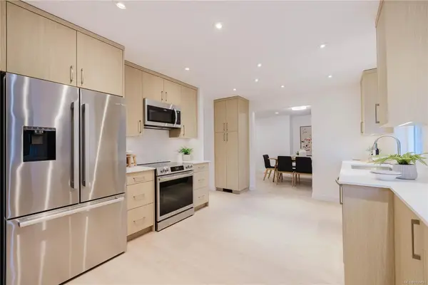 5180 Rutli Meadows Pl, Saanich BC V8Y 1X6 - 3 bed, 3 bath in Saanich