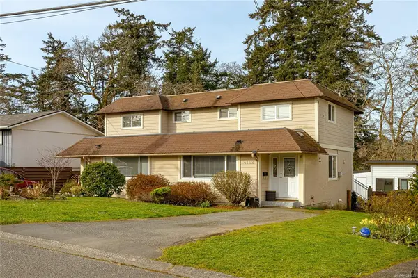 4162 Borden St, Saanich BC V8X 2G5 - 3 bed, 2 bath in Saanich