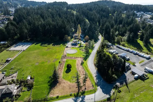 946 Klahanie Dr, Langford BC V9C 3X2 - 6 bed, 3.0 bath in Langford