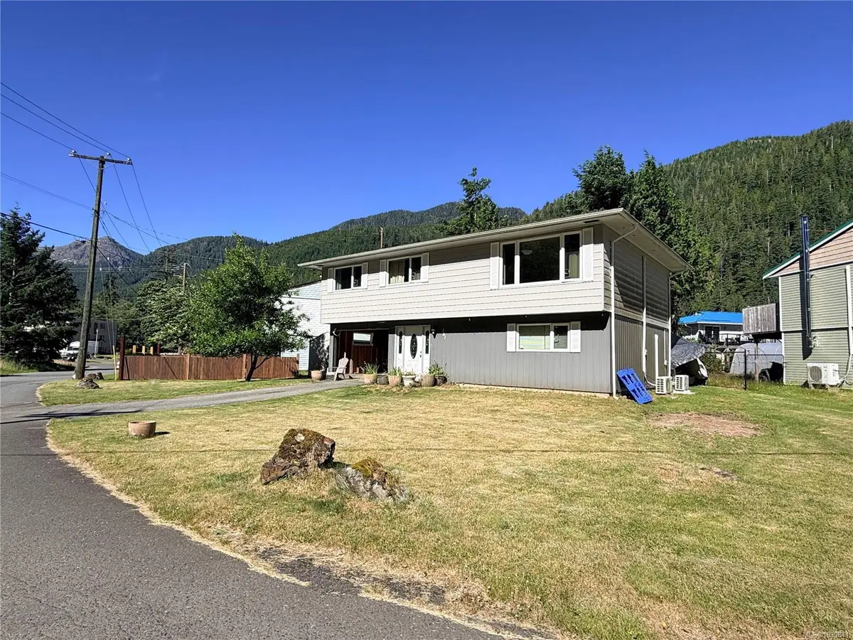 181 Boston Rd, Tahsis BC V0P 1X0