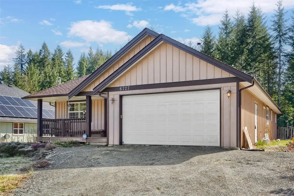 6727 Wall St, Honeymoon Bay BC V0R 1Y0