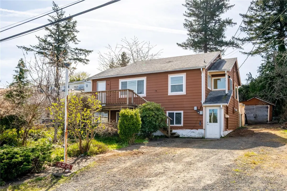 658 Thulin St, Campbell River BC V9W 2L3