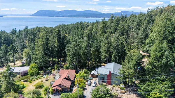 3705 Signal Hill Rd, Pender Island BC V0N 2M0