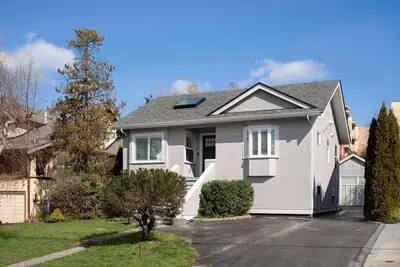 24 Lotus St, Victoria BC V9A 1P4
