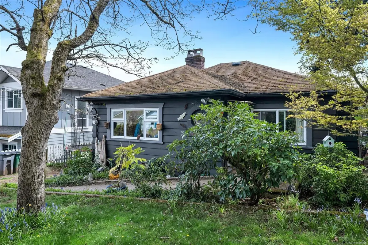 1669 Kisber Ave, Saanich BC V8P 2W5