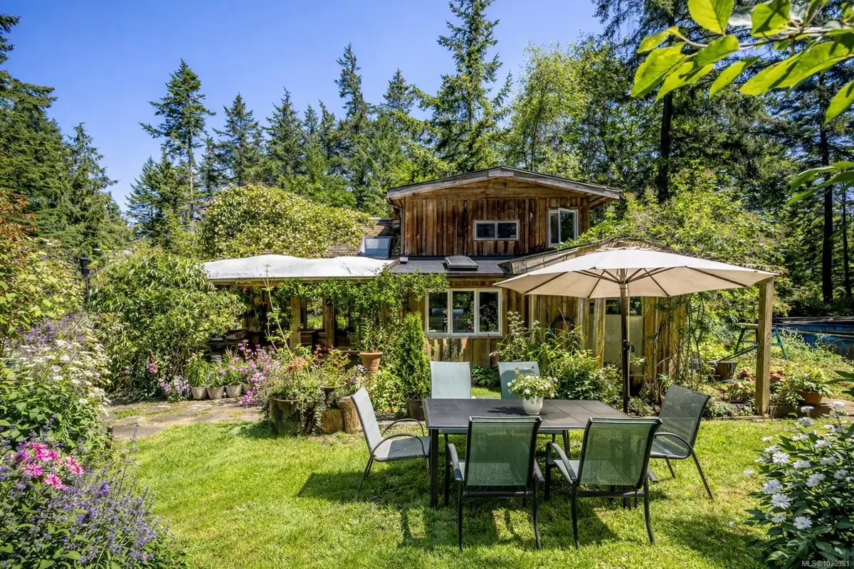 7555 Central Rd, Hornby Island BC V0R 1Z0
