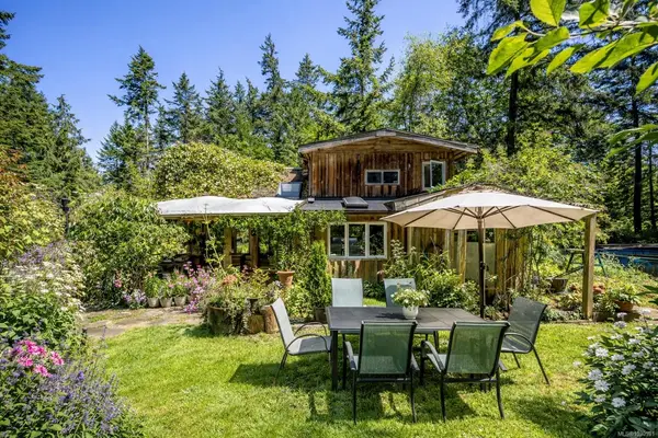 7555 Central Rd, Hornby Island BC V0R 1Z0 - 2 bed, 2.0 bath in Hornby Island