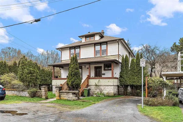 1950 Granite St, Victoria BC V8S 3G1