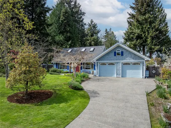 703 Hemsworth Rd, Qualicum Beach BC V9K 1M2