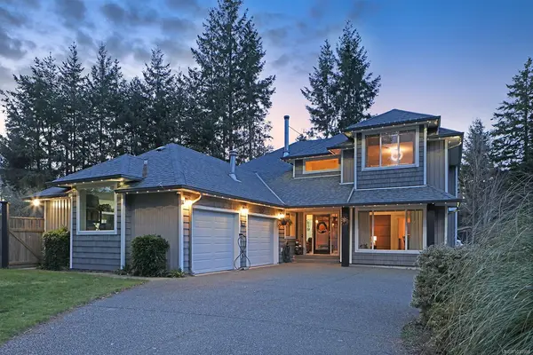 1669 Essex Pl, Comox BC V9M 4C6