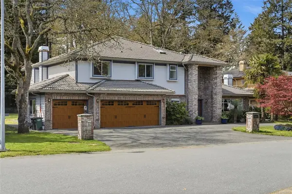 1032 Valewood Trail, Saanich BC V8X 5G7