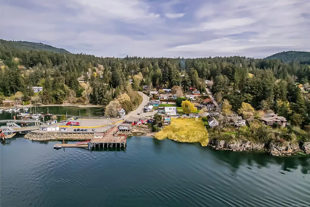 111 Morningside Rd, Salt Spring BC V8K 1X1