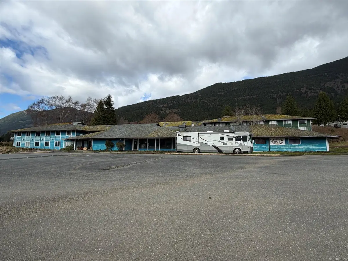 1111 Nigei St, Port Alice BC V0N 2N0