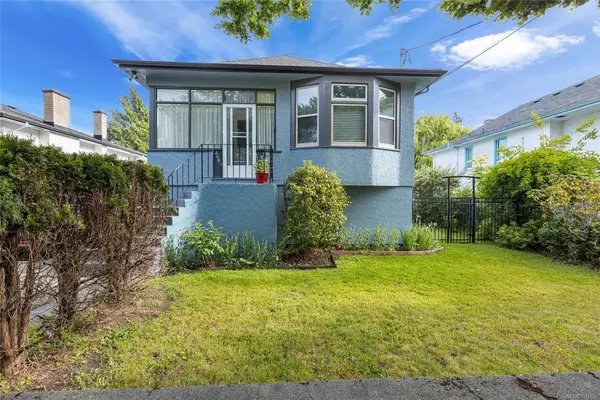 2065 Goldsmith St, Oak Bay BC V8R 1T5
