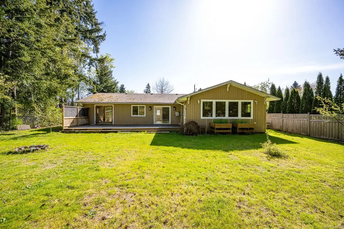 8987 McLarey Ave, Black Creek BC V9J 1A2