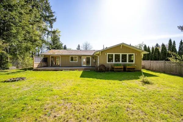 8987 McLarey Ave, Black Creek BC V9J 1A2