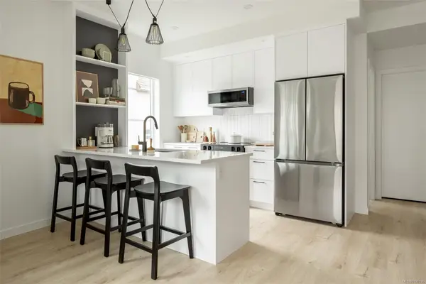 1075 Tillicum Rd # 311, Esquimalt BC V9A 2A4