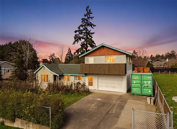 730 Violet Ave, Saanich BC V8Z 2R3