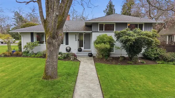 3223 Henderson Rd, Oak Bay BC V8P 5A3 — Pending Sale in Oak Bay