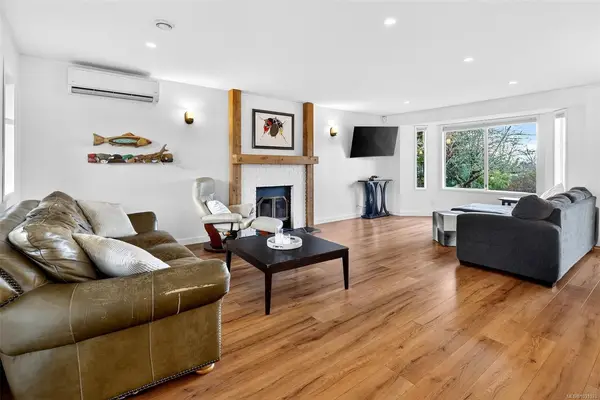 3990 Bow Rd, Saanich BC V8N 3B1