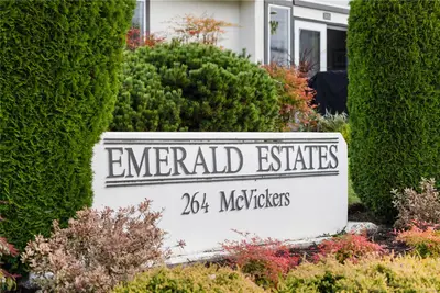 264 McVickers St # 204, Parksville BC V9N 2N5