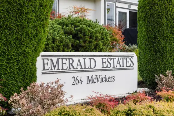 264 McVickers St # 204, Parksville BC V9N 2N5