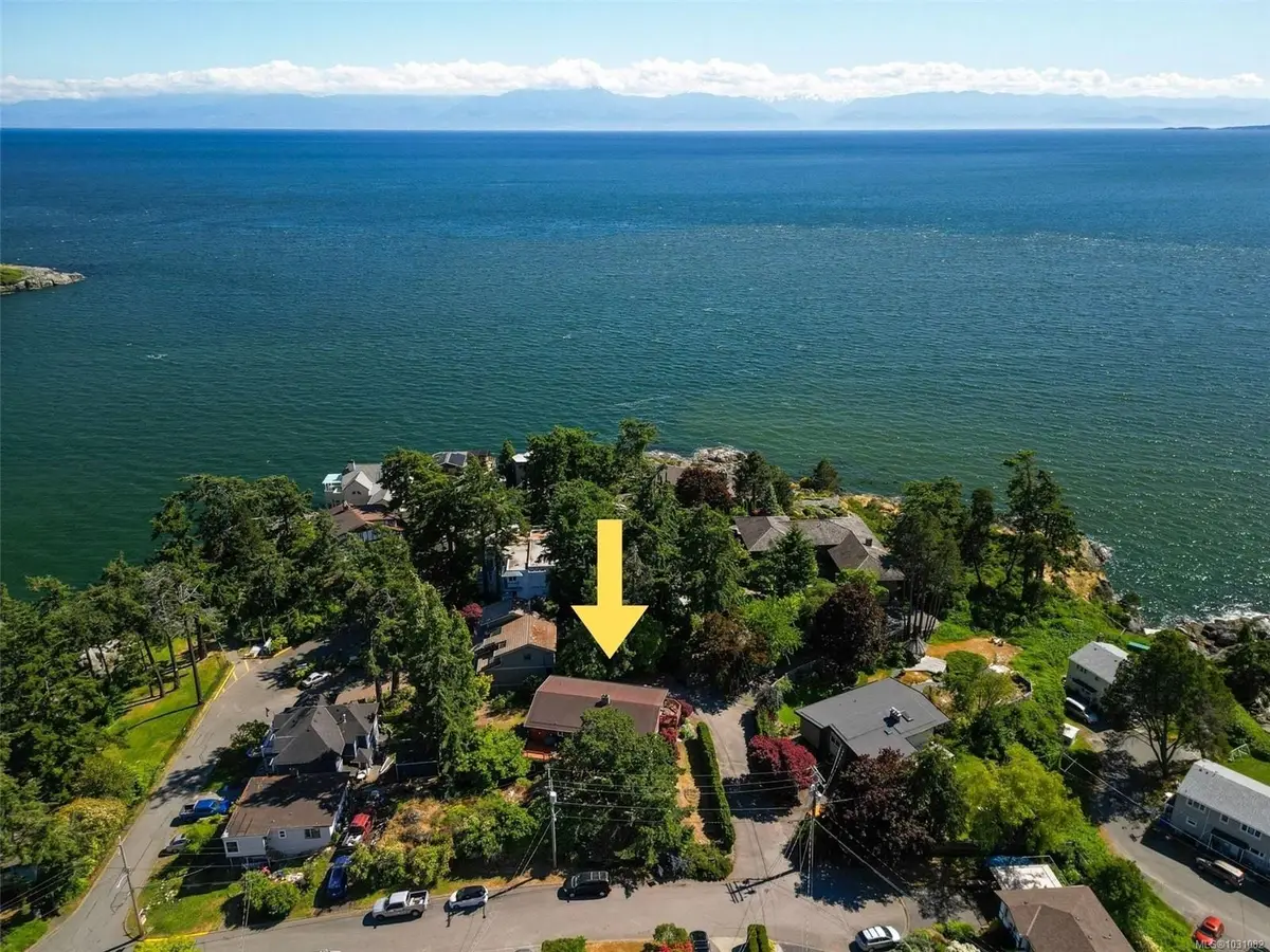 1413 Beatty St, Esquimalt BC V9A 5L5