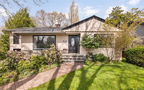2324 Cranmore Rd, Oak Bay BC V8R 1Z4 - 4 bed, 2 bath in Oak Bay