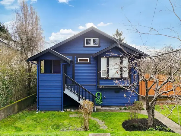 1603 Myrtle Ave, Victoria BC V8R 2Z9