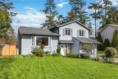 10291 Rathdown Pl, Sidney BC V8L 4C6