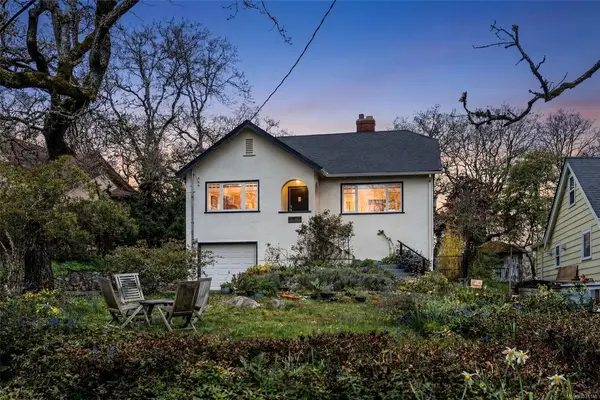 3404 Connorton Lane, Saanich BC V8P 3K1