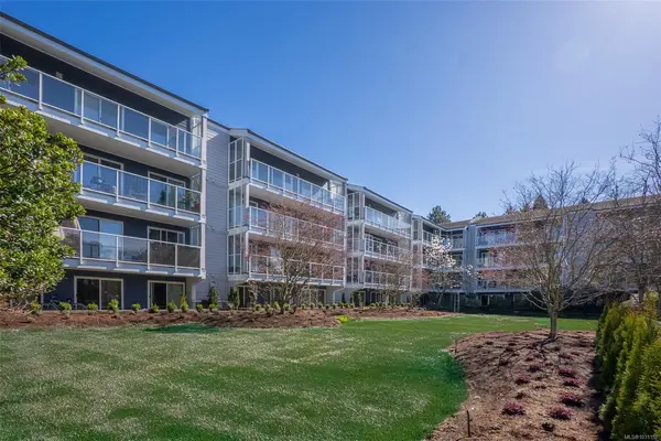 3277 Quadra St # 414, Saanich BC V8X 4W9