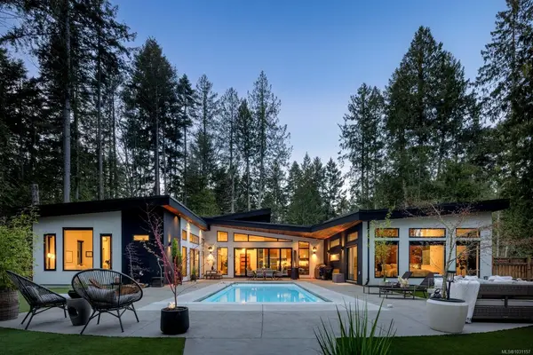 867 Bradley Dyne Rd, North Saanich BC V8L 5H1