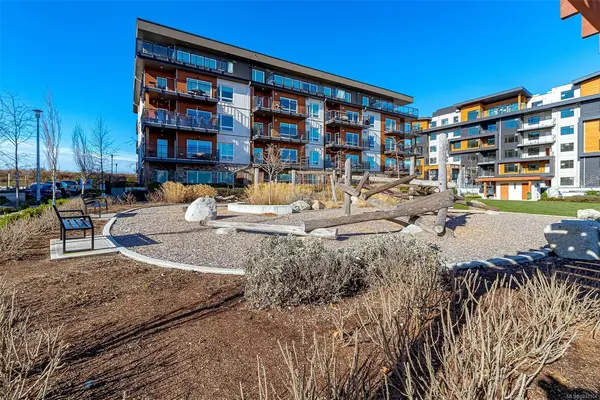 2500 Hackett Cres # 307, Central Saanich BC V8M 0C1